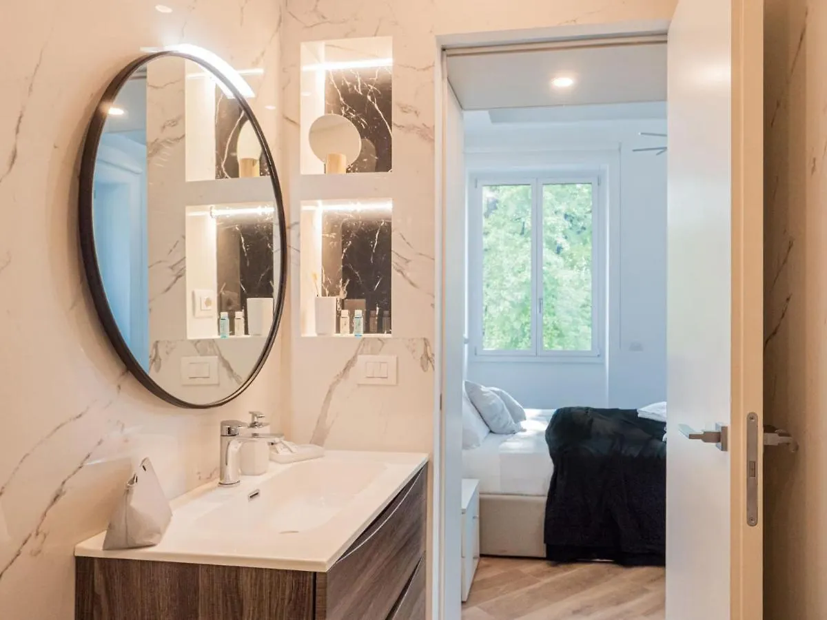 The Best Rent - Duomo deluxe two-bedroom apartment Milano 0*,  Italia